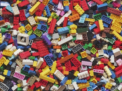 مكعبات البناء